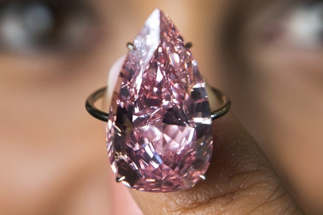 Pink diamond sold for $32m tops record Sotheby’s jewellery auction