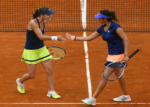 Sania-Hingis survive Russian test at French Open