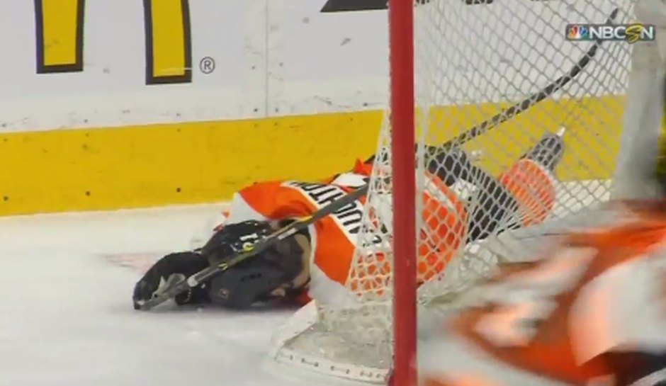 Scott Laughton Injury Update Philadelphia Flyers Player Taken To Hospital After Slamming His Head Into Boards