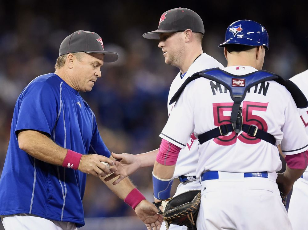 Blue Jays reliever Drew Storen is pulled from the game by manager John Gibbons after giving up a double to the Dodgers&#039 Corey Seager during the eighth inning on Sunday