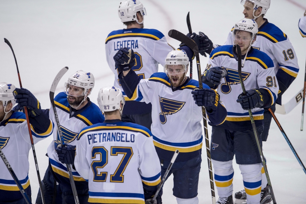 Blues on track for first final in nearly 50 years; Bolts could make 2nd straight trip