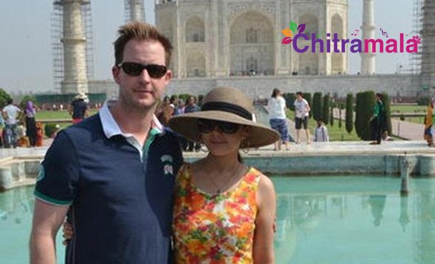 Preity Zinta With Her Husband at Taj Mahal