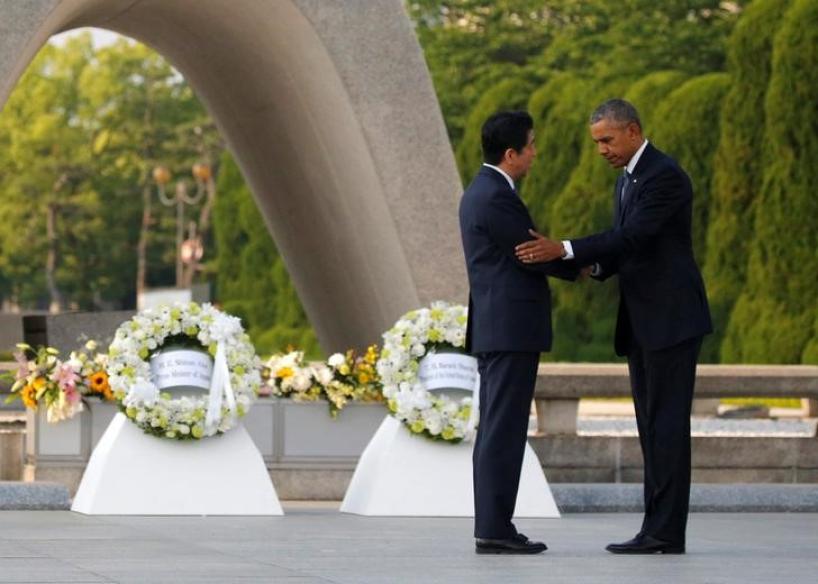 Obama Mourns Dead in Hiroshima Calls for World Without Nuclear Arms