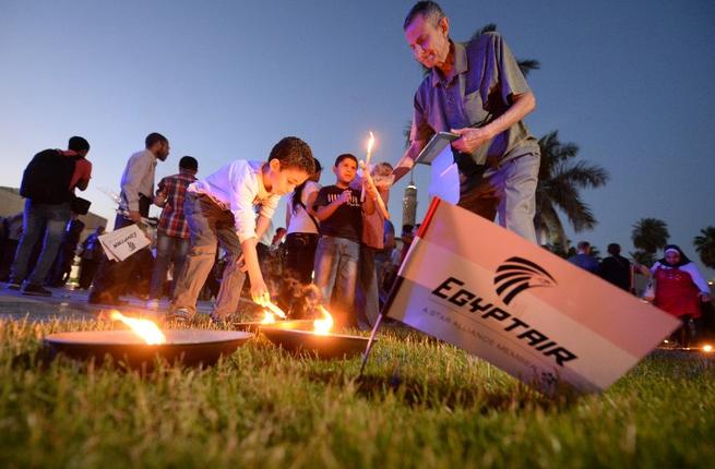 Egyptians light candles during a candlelight vigil for the 66 victims of the Egypt Air MS804 flight that crashed in the Mediterranean Sea at the Cairo Opera House in the Egyptian capital