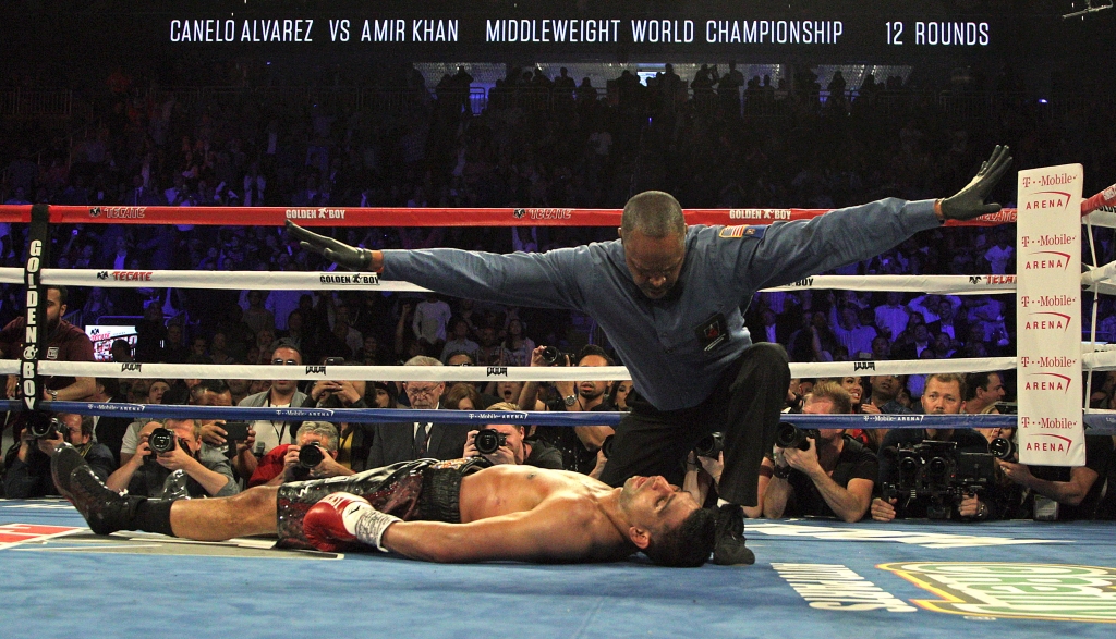 Saul Alvarez brutally KO's Amir Khan to retain his middleweight title