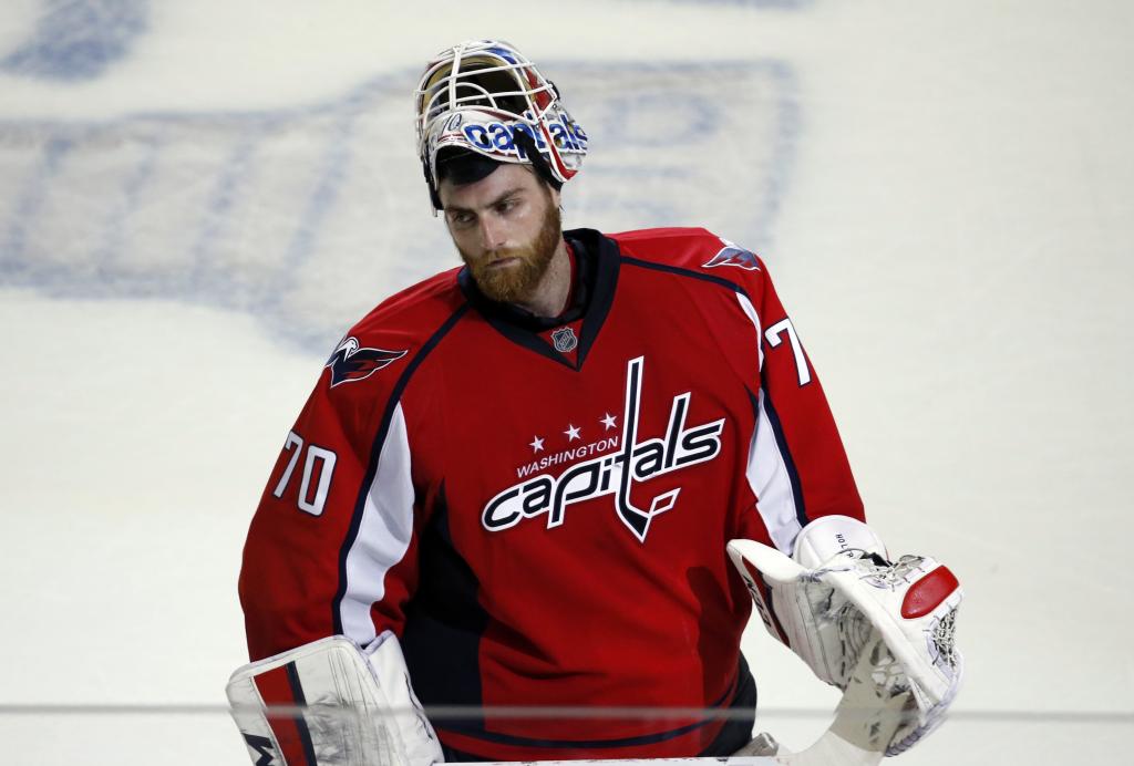 Capitals rout Flyers; fans get penalty for wristband tossing