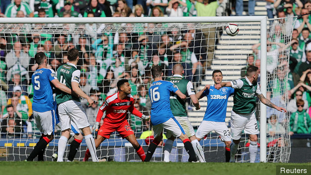 Anthony Stokes scores the second goal for Hibernian