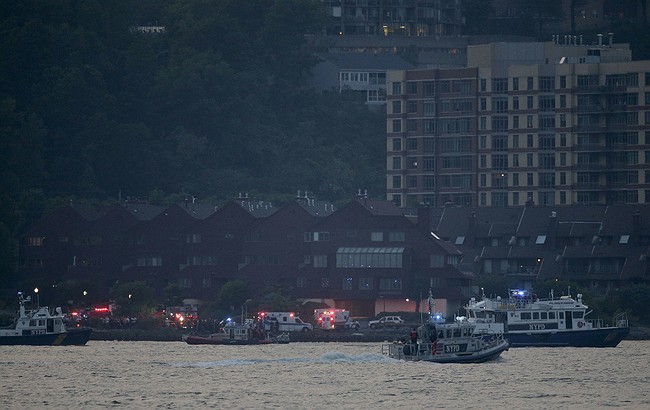 Small plane crashes in Hudson River; may be WWII-era model