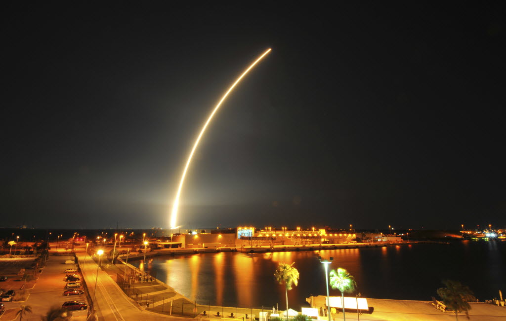 Watch SpaceX’s Incredible Landing of its Falcon 9 Rocket in the Middle of the Ocean