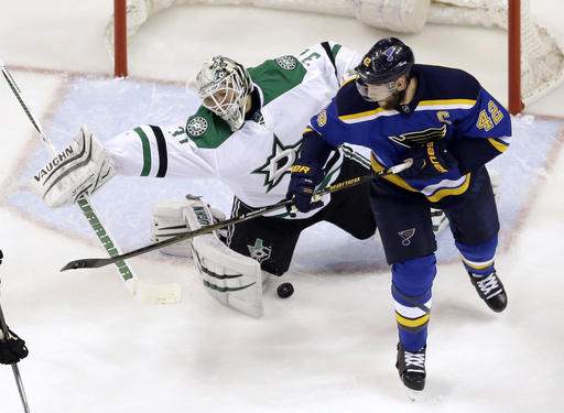 Ryan Reaves Blows Kiss at Stars Bench After Winning Fight