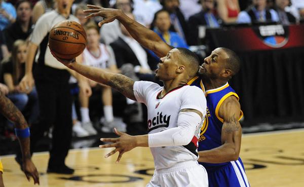 Lillard's scoring explosion powers Blazers past Warriors