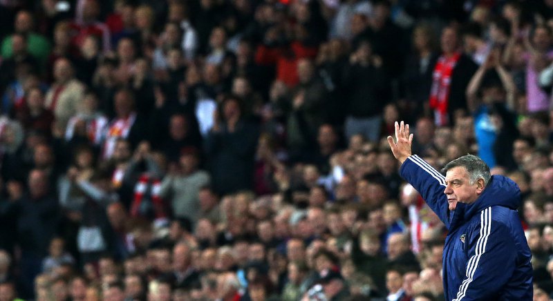 Sunderland’s English manager Sam Allardyce waves to fans during the English Premier League football match between Sunderland and Everton at the Stadium of Light in Sunderland northeast England