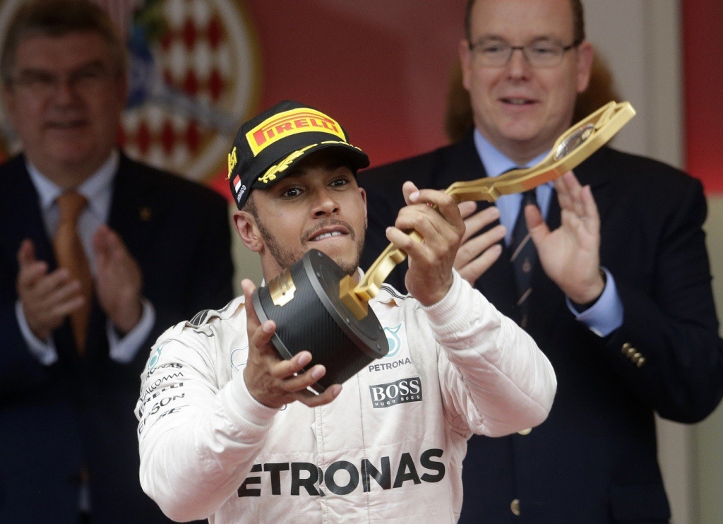 Lewis Hamilton wins thrilling Monaco GP ahead of Ricciardo