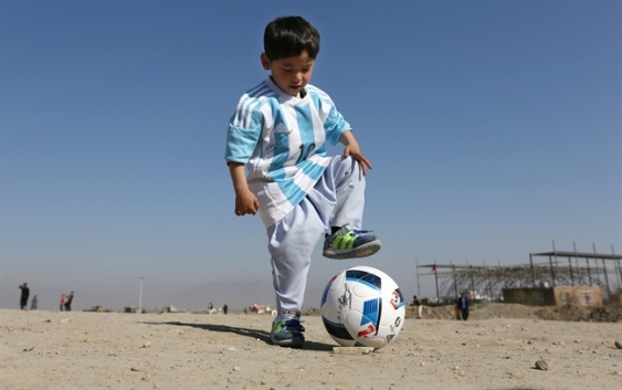 Afghanistan's 'Plastic-Messi' comes to Pakistan