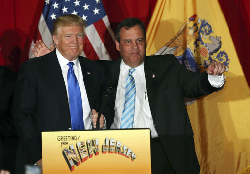 Republican presidential candidate Donald Trump left stands with New Jersey Gov. Chris Christie at a campaign event Thursday