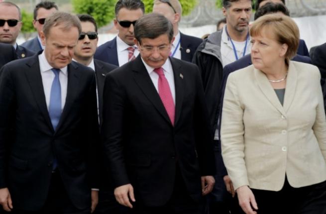 Turkey PM pressures Merkel on visa-free travel in migrant deal