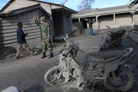 Indonesian volcano eruption kills three