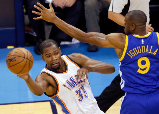 Oklahoma City Thunder forward Kevin Durant passes