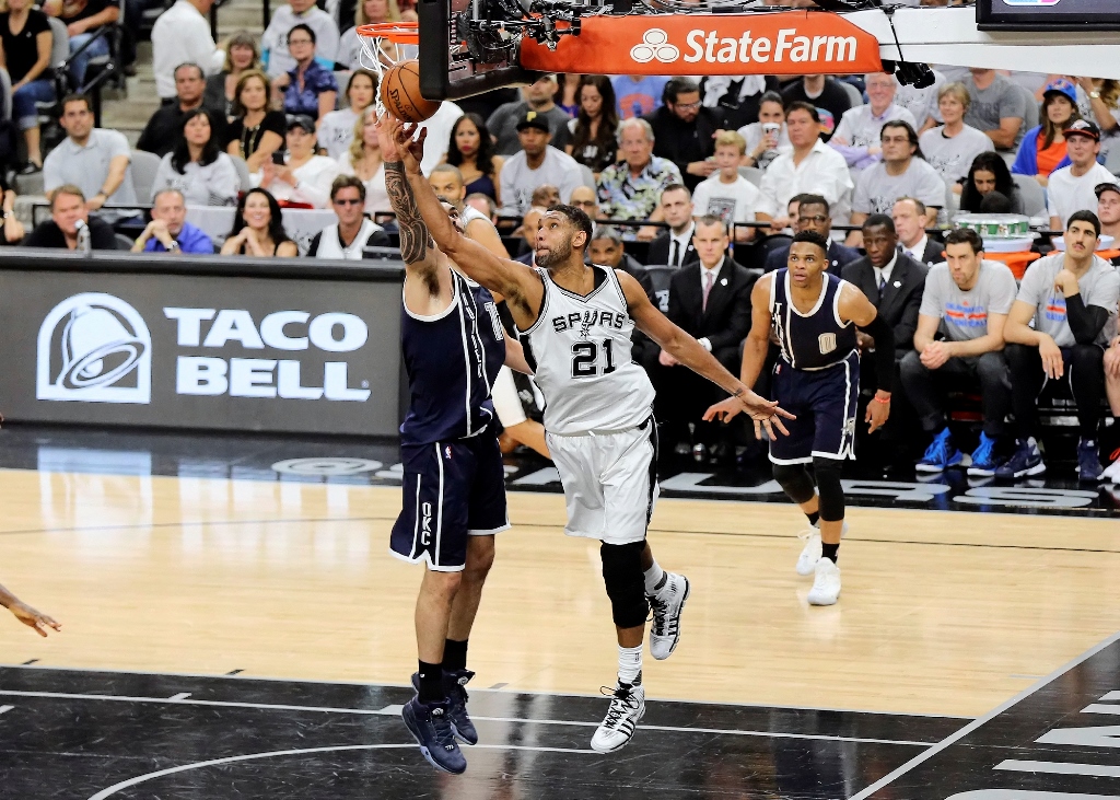 Spurs untouchable in San Antonio; beat Thunder 124-92