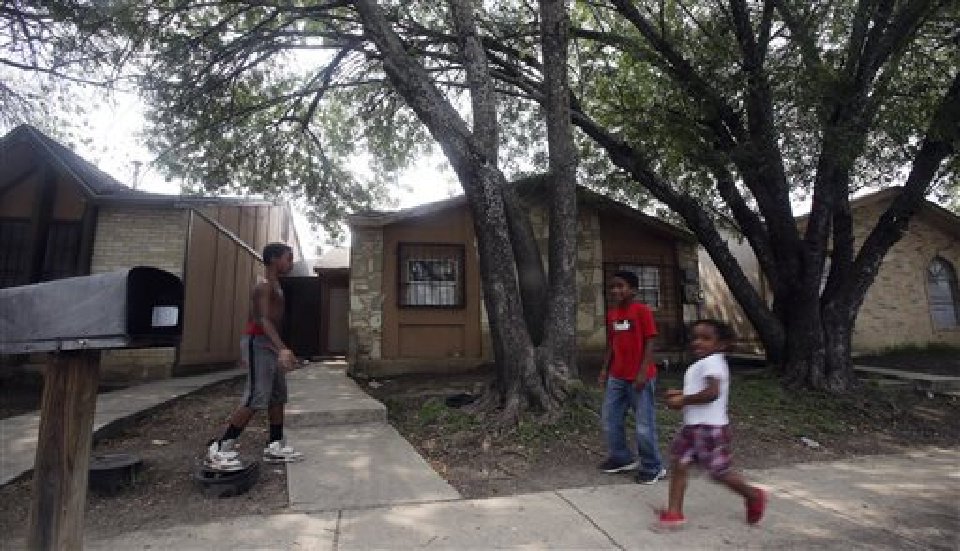 2 toddlers found chained to ground, tied up with dog leash behind San Antonio-area home