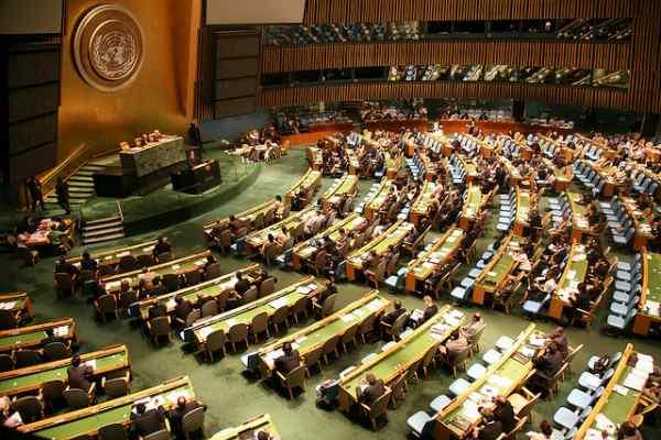 World leaders turn out in force to sign climate deal