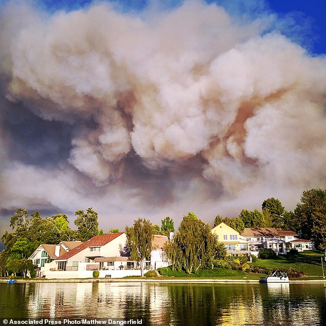 500-Acre Calabasas Fire Forces Thousands of Californians From Homes