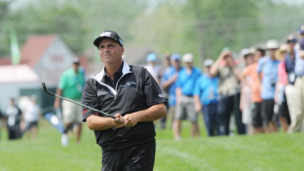 American golfer Rocco Mediate has set the pace in the opening round of the Senior PGA Championship