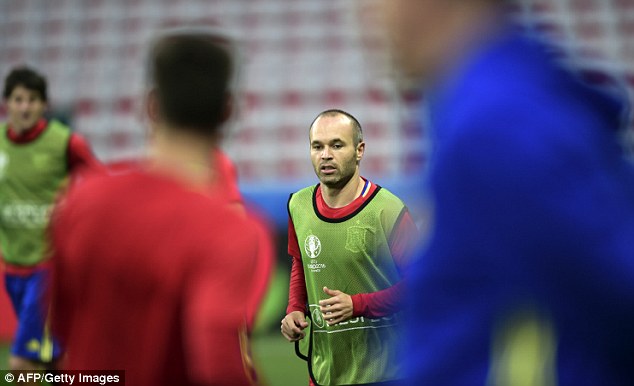 Andres Iniesta was at his brilliant best as Spain managed to grind out a late victory over the Czech Republic