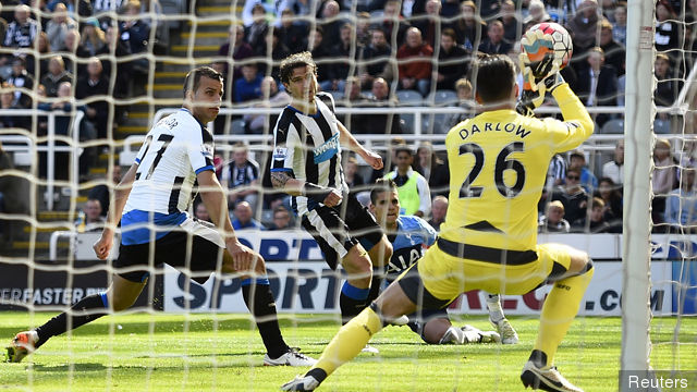 Erik Lamela scores the first goal for Tottenham