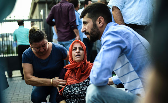 Ten dead in blasts at Istanbul airport