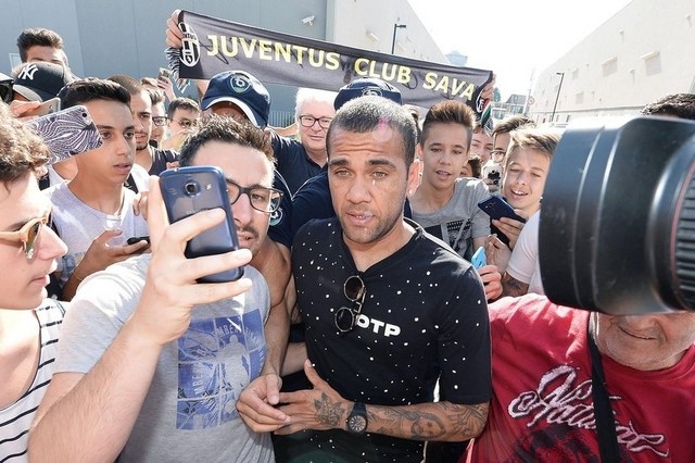 Juventus signee Dani Alves hopes to bring Champions League success with him from Barcelona