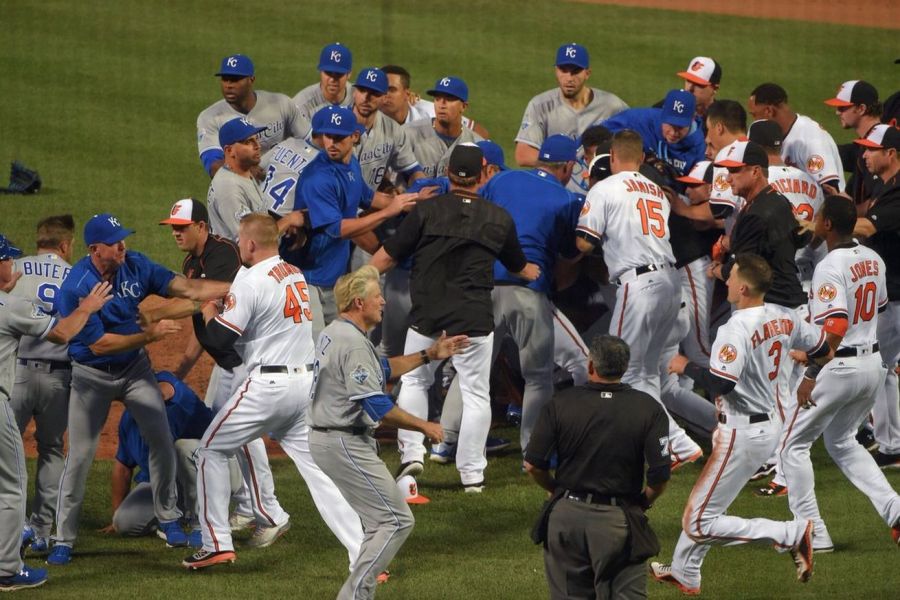 Royals and Orioles empty benches after Ventura hits Machado