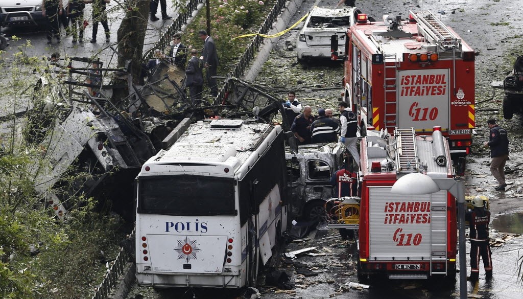 Bomb explodes in central Istanbul, killing 2