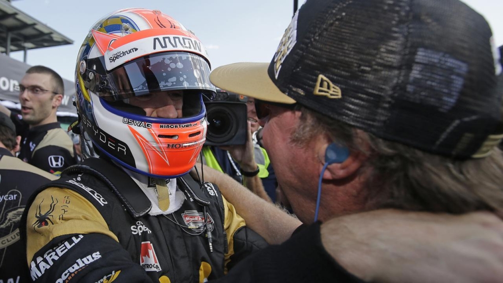 Canada s James Hinchcliffe has claimed pole for the famed Indy Car Indianapolis 500