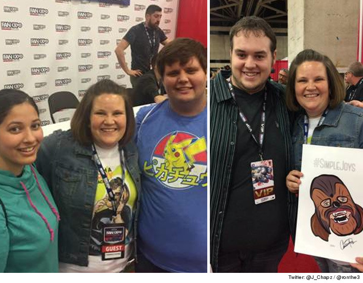 06060-chewbacca-mom-fans-con-TWITTER-01