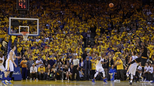 Cleveland Cavaliers guard Kyrie Irving right shoots a 3-point basket against the Golden State Warriors