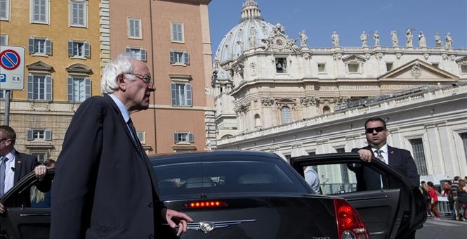 Sanders&#39 campaign adventure takes him from Hamilton to Rome