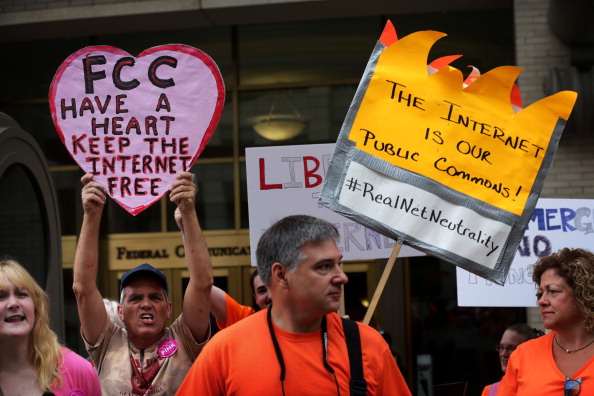 US appeals court rejects challenge to Obama net neutrality rules