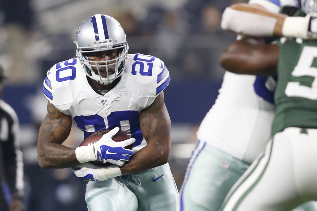 Dec 19 2015 Arlington TX USA Dallas Cowboys running back Darren Mc Fadden runs the ball in the first half against the New York Jets at AT&T Stadium. New York won 19-16. Mandatory Credit Tim Heitman-USA TODAY Sports ORG XMIT USATSI-224866 ORIG F