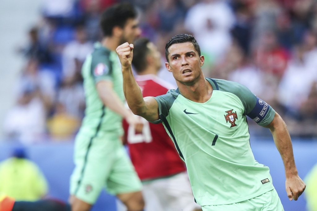 CMTV demand Ronaldo apologise for lake incident