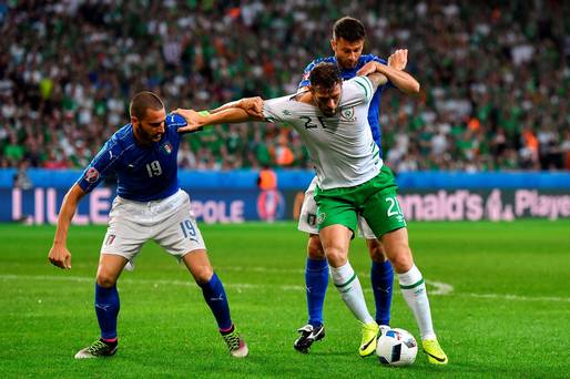 Daryl Murphy battles with Leonardo Bonucci and Thiago Motta