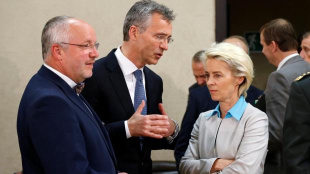 Lithuania's Defence Minister Juozas Olekas NATO Secretary General Jens Stoltenberg and German Defence Minister Ursula Von der Leyen attend a NATO defence ministers meeting. Reuters  Francois Lenoir