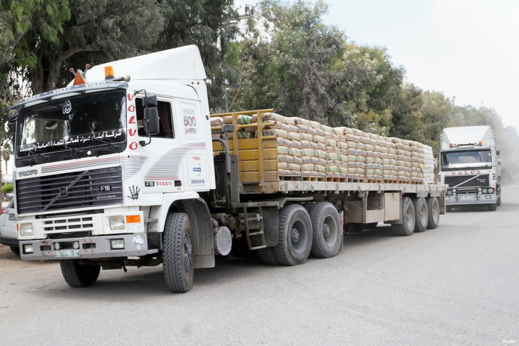 Director of the Kerem Shalom in Gaza Muneer Al-Ghalban said that 2,500 tonnes of cement should have been allowed to enter the Strip yesterday