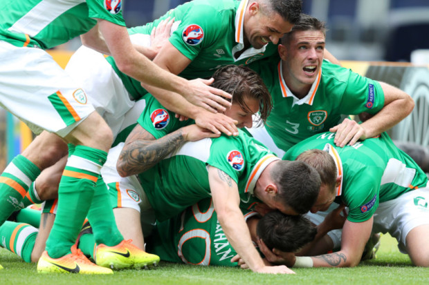 Republic of Ireland's Wes Hoolahan celebrates scoring against Sweden