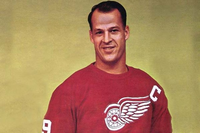 Penguins Sharks honor Gordie Howe before Game 6