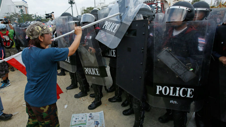 Mexican authorities investigated Monday for accusations of responsibility in weekend clashes that left eight people dead and more than 100 wounded amid teachers’ protests against the government's education reform in the restive southern state of Oaxaca