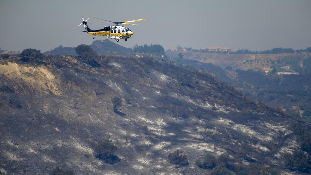 Firefighters have managed to tame a fast-moving brush fire in the hills outside Los Angeles