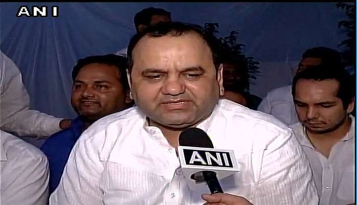 Maheish Girri on hunger strike outside CM Kejriwal's residence over MM Khan murder allegations