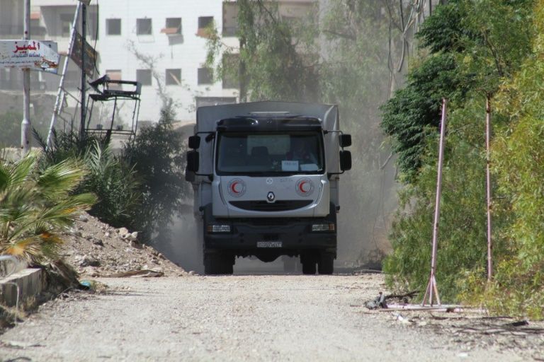 Food aid enters Syria's besieged Daraya for first time since 2012 Red Crescent