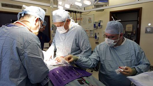 Surgeons conducting a live kidney transplant